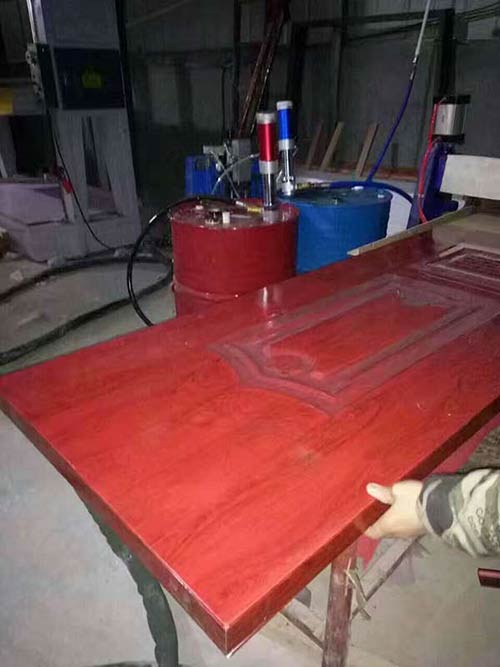 聚氨酯門(mén)板發(fā)泡設(shè)備