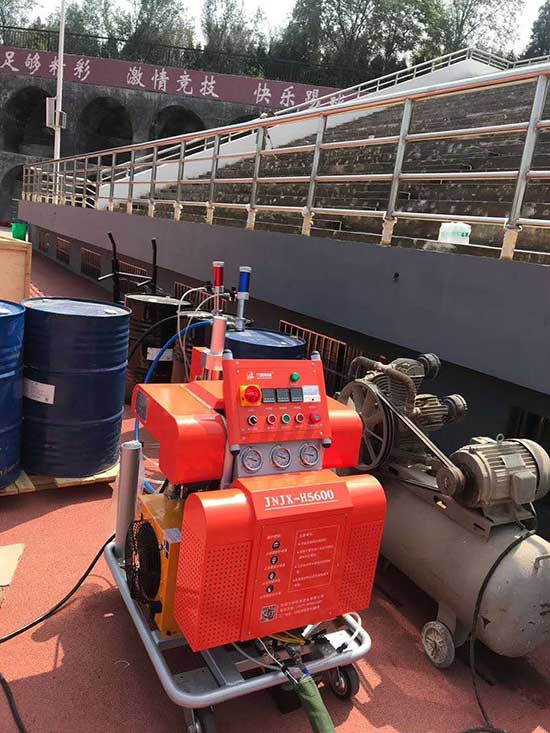 濟(jì)南九旭機(jī)械H5600體育看臺聚脲施工