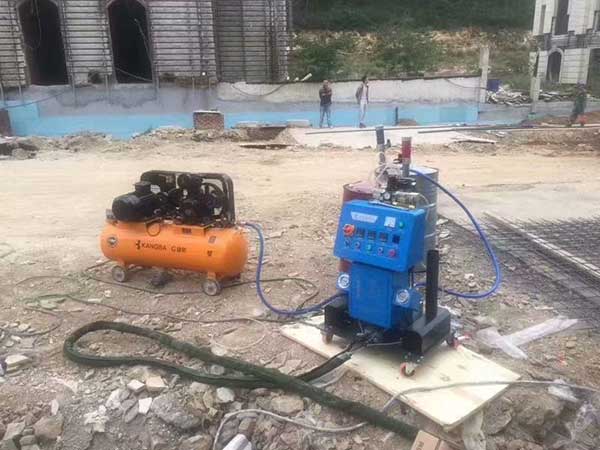 Q2600外墻聚氨酯發泡機