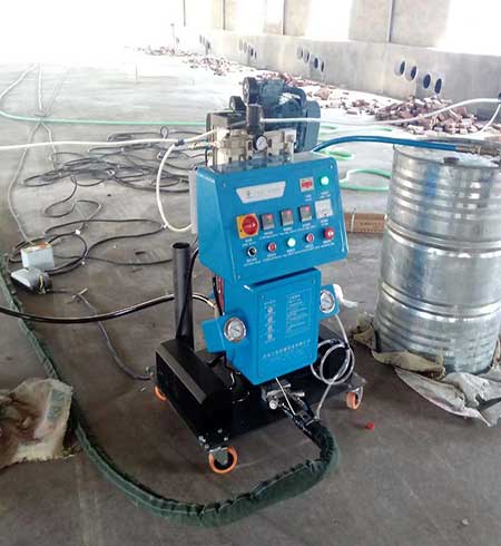 彩鋼板養殖保溫隔熱噴涂機