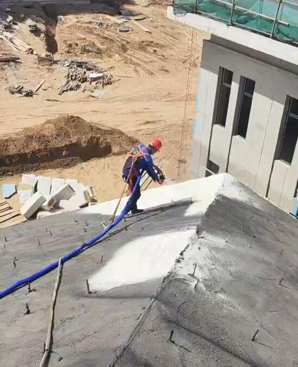 屋頂保溫聚氨酯材料噴涂案例 屋頂保溫聚氨酯材料噴涂案例