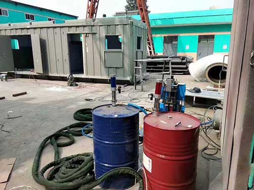 集裝箱活動房無縫聚氨酯噴涂保溫案例